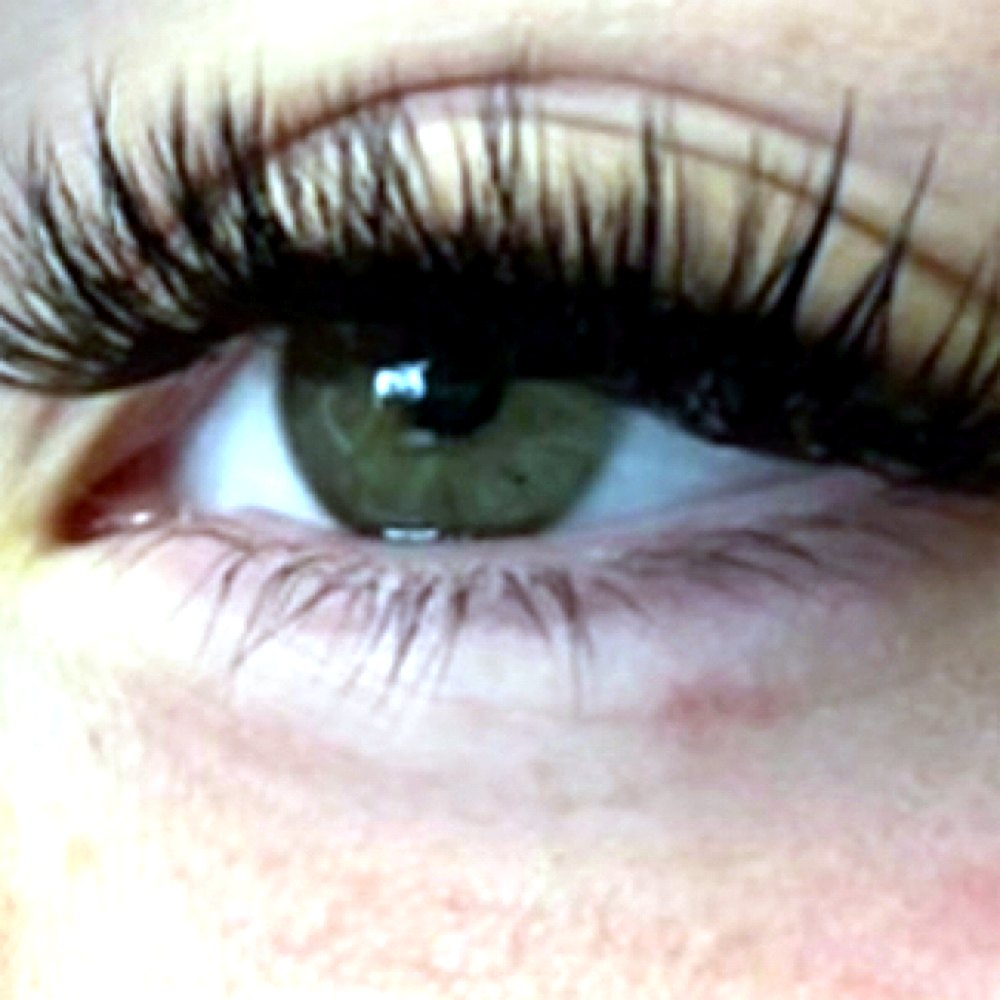 Full set of lash extensions by Audrey